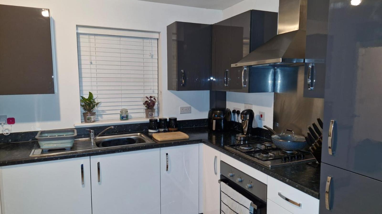 Modern Double Room With En-Suite, Parking & Fast Wifi - Close To Beach Sandgate Kültér fotó